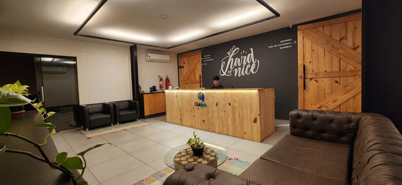 Recepção em madeira do Clubjob